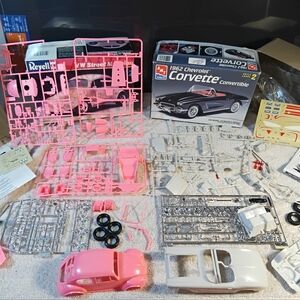 Vintage AMT 1962 Chevrolet Corvette & Revell BMW Bug Model Kits - Sold As Isl
